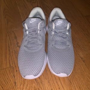 NWOT Nike Tanjun